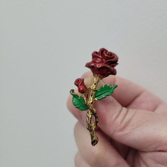 2/$20 Vintage Gold Tone Red Rose Brooch - Picture 4 of 8